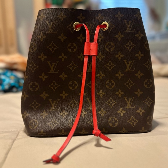 SOLD Louis Vuitton NeoNoe Monogram Bucket Bag - Picture 3 of 9